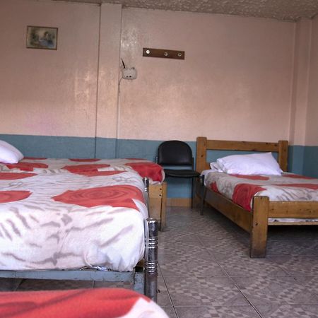 Hostal Carlos Luis キト エクステリア 写真