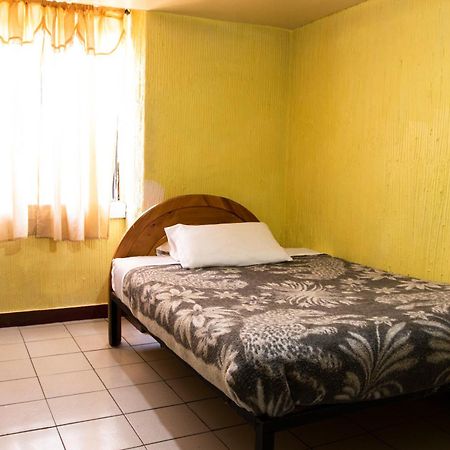 Hostal Carlos Luis キト エクステリア 写真
