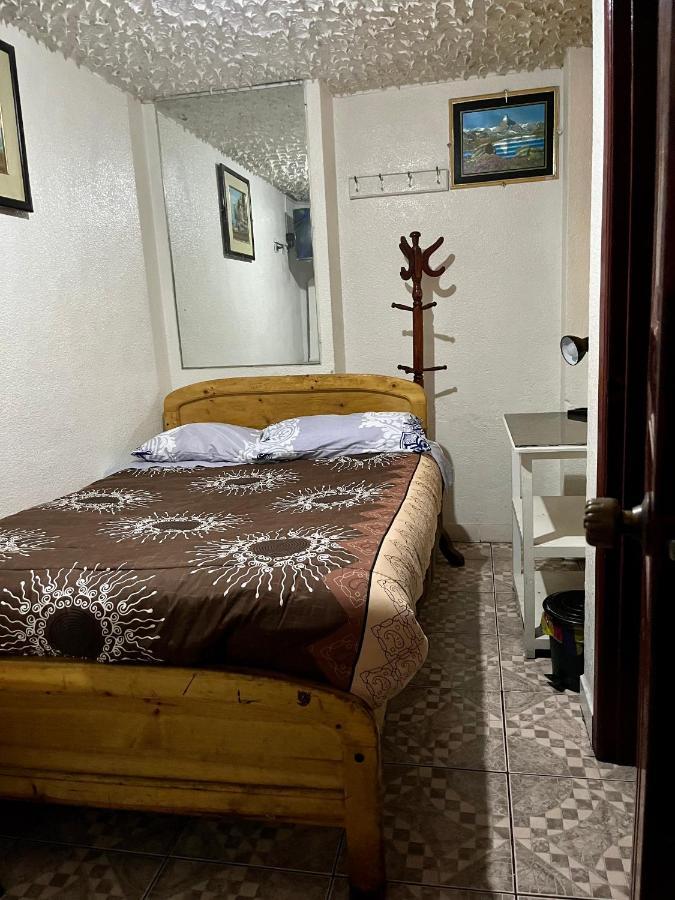 Hostal Carlos Luis キト エクステリア 写真