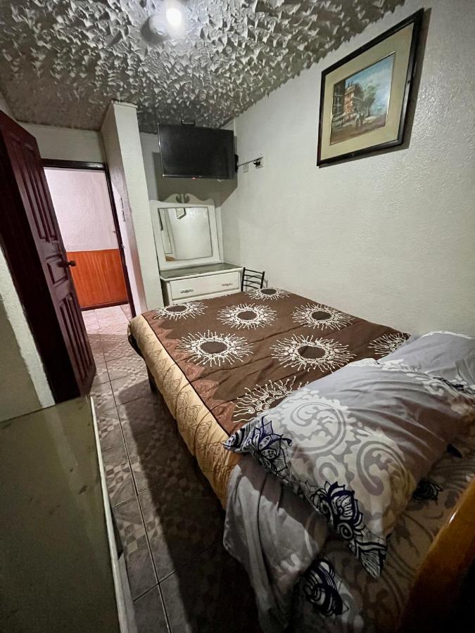 Hostal Carlos Luis キト エクステリア 写真