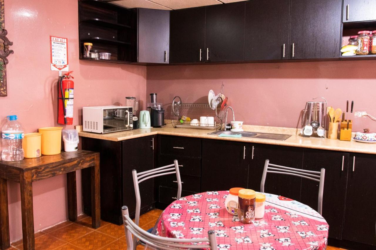 Hostal Carlos Luis キト エクステリア 写真