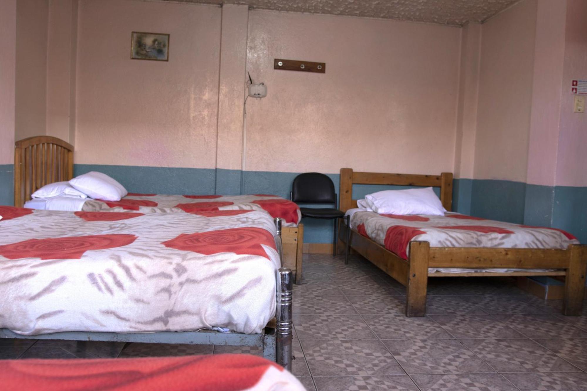 Hostal Carlos Luis キト エクステリア 写真