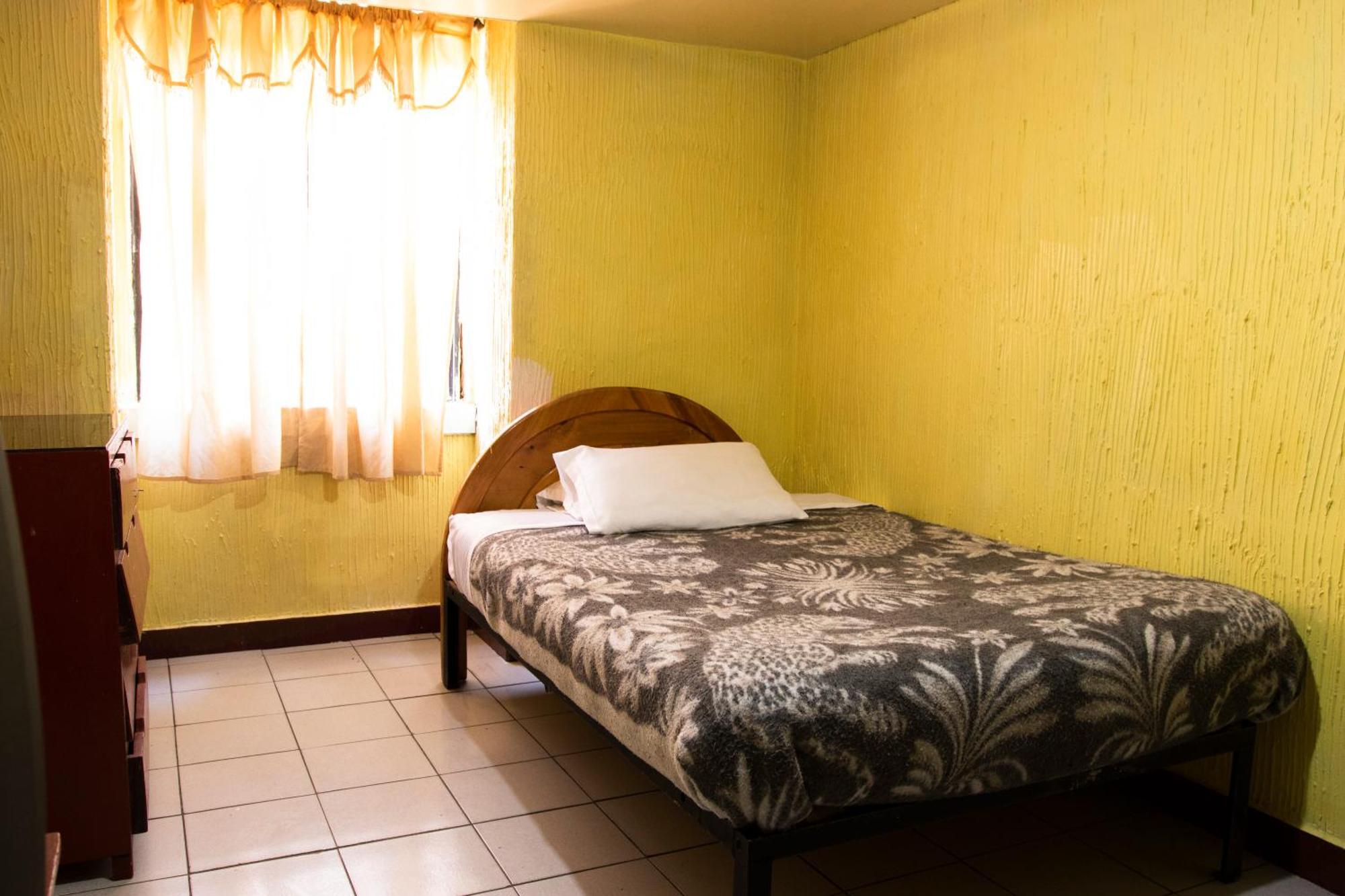 Hostal Carlos Luis キト エクステリア 写真