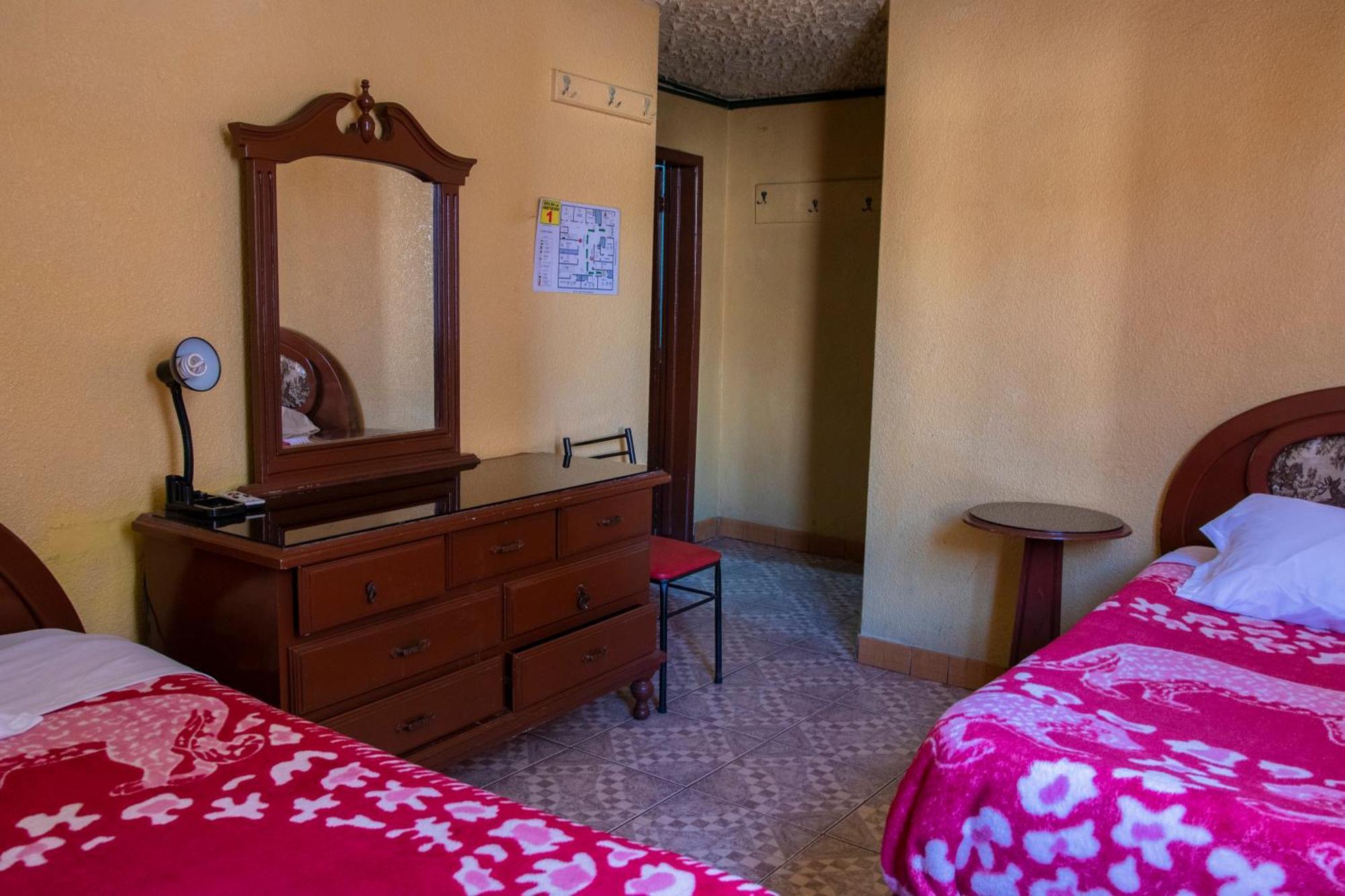 Hostal Carlos Luis キト エクステリア 写真
