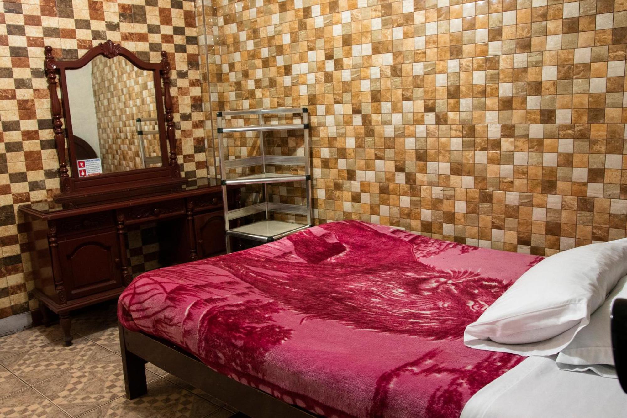 Hostal Carlos Luis キト エクステリア 写真