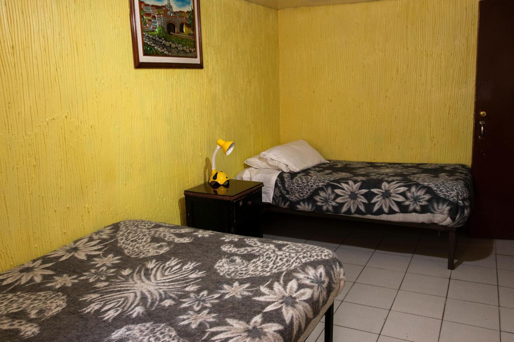Hostal Carlos Luis キト エクステリア 写真