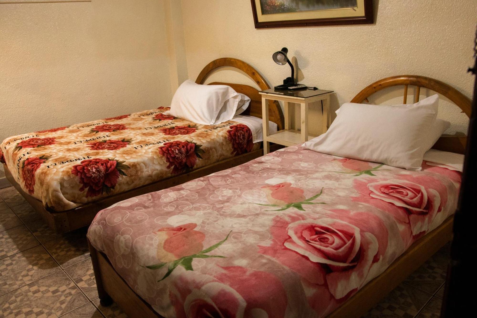 Hostal Carlos Luis キト エクステリア 写真